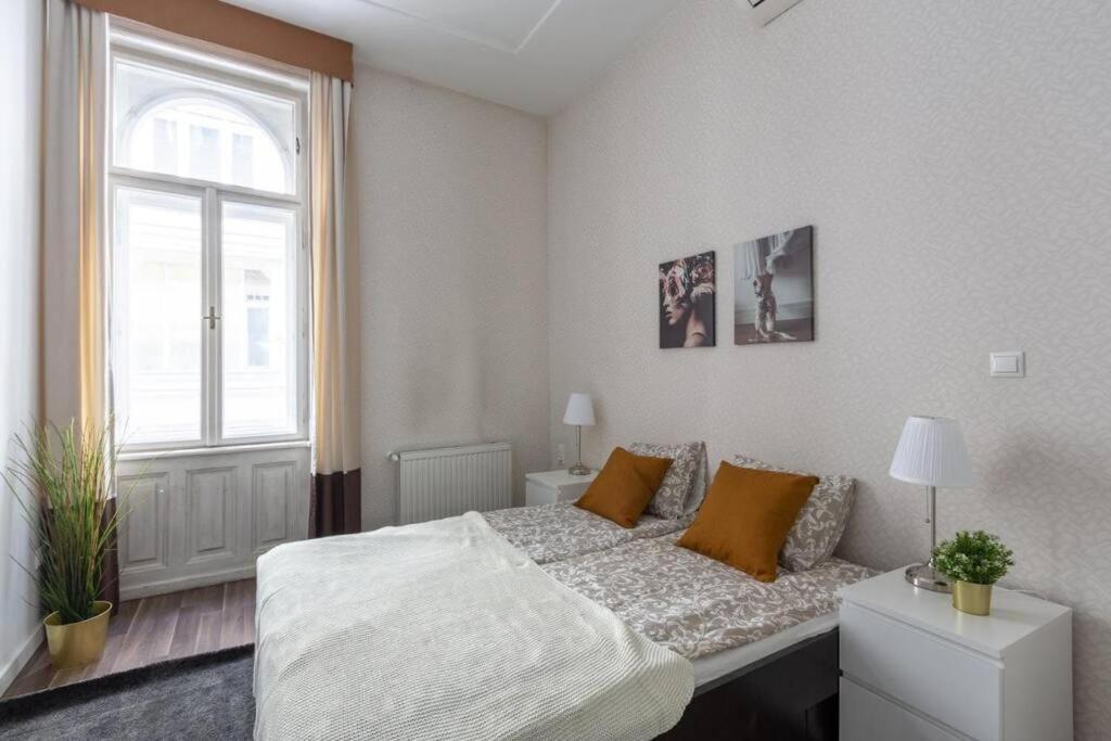 Chic, Captivating Space Budapeste Exterior foto