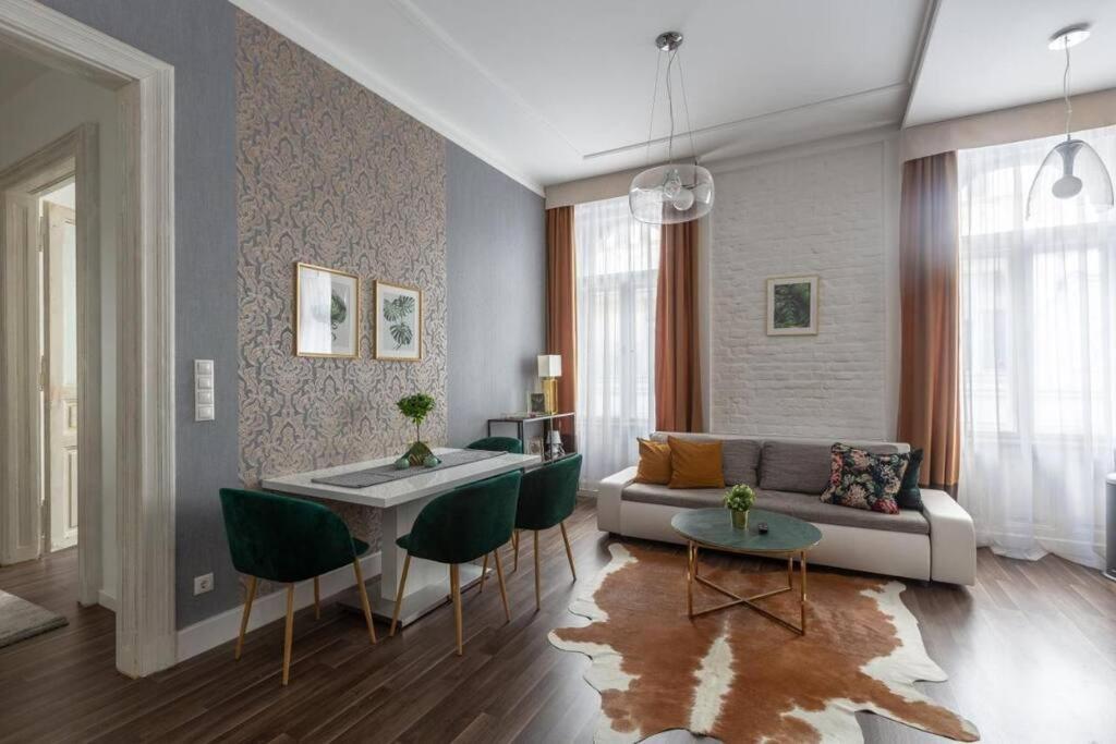 Chic, Captivating Space Budapeste Exterior foto